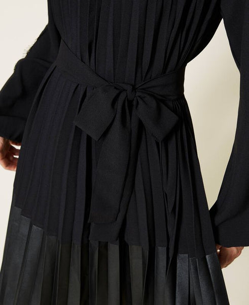 ⚡Abito in crêpe de Chine plissé con pizzo