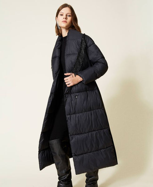 Piumino lungo con frange di perline