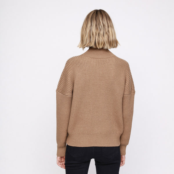 BOSS - maglia Fesiana - modello oversize - collo alto - 100% lana vergine - marrone pallido