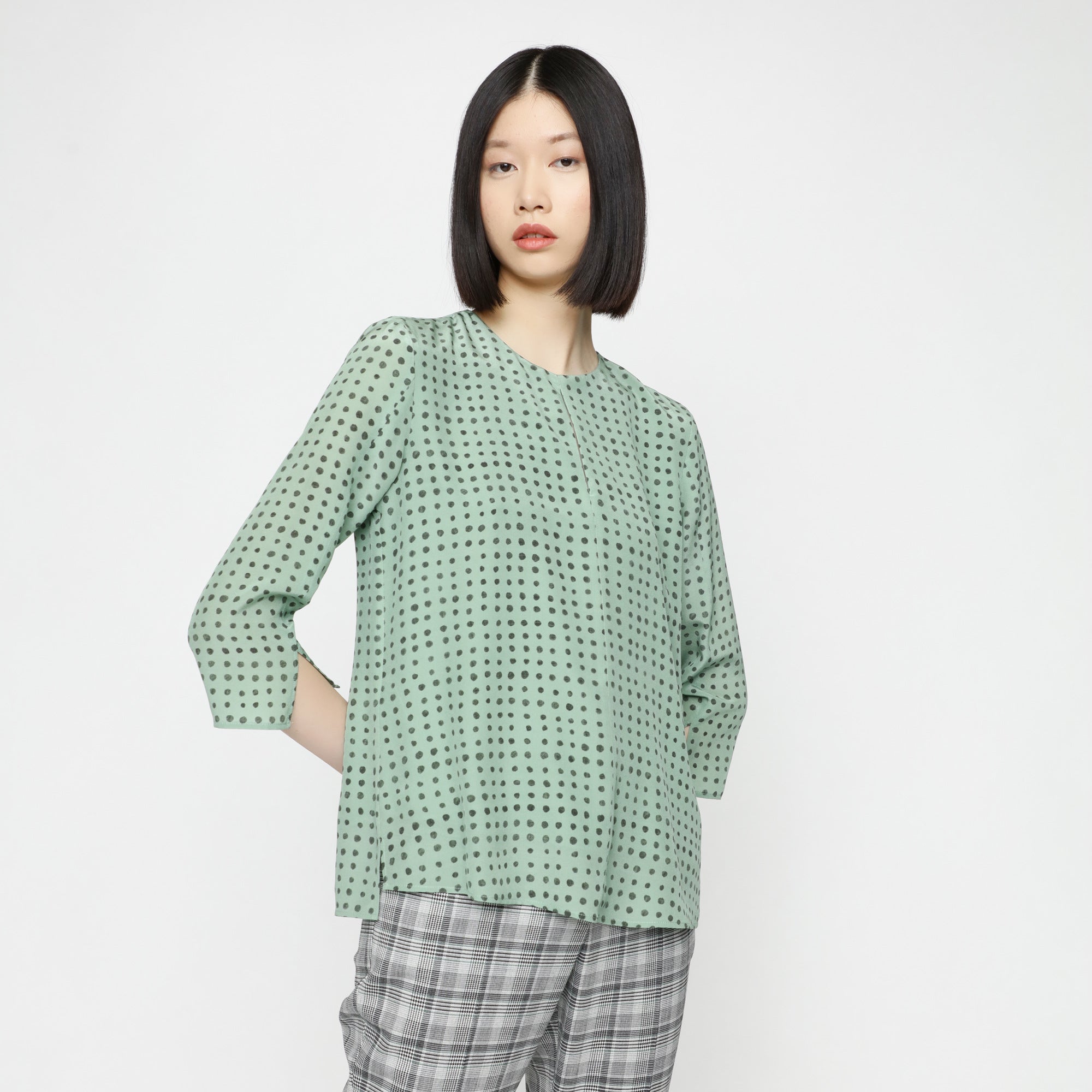 BOSS - blusa Iomena - regular fit - scollo rotondo - 100% seta - multicolore