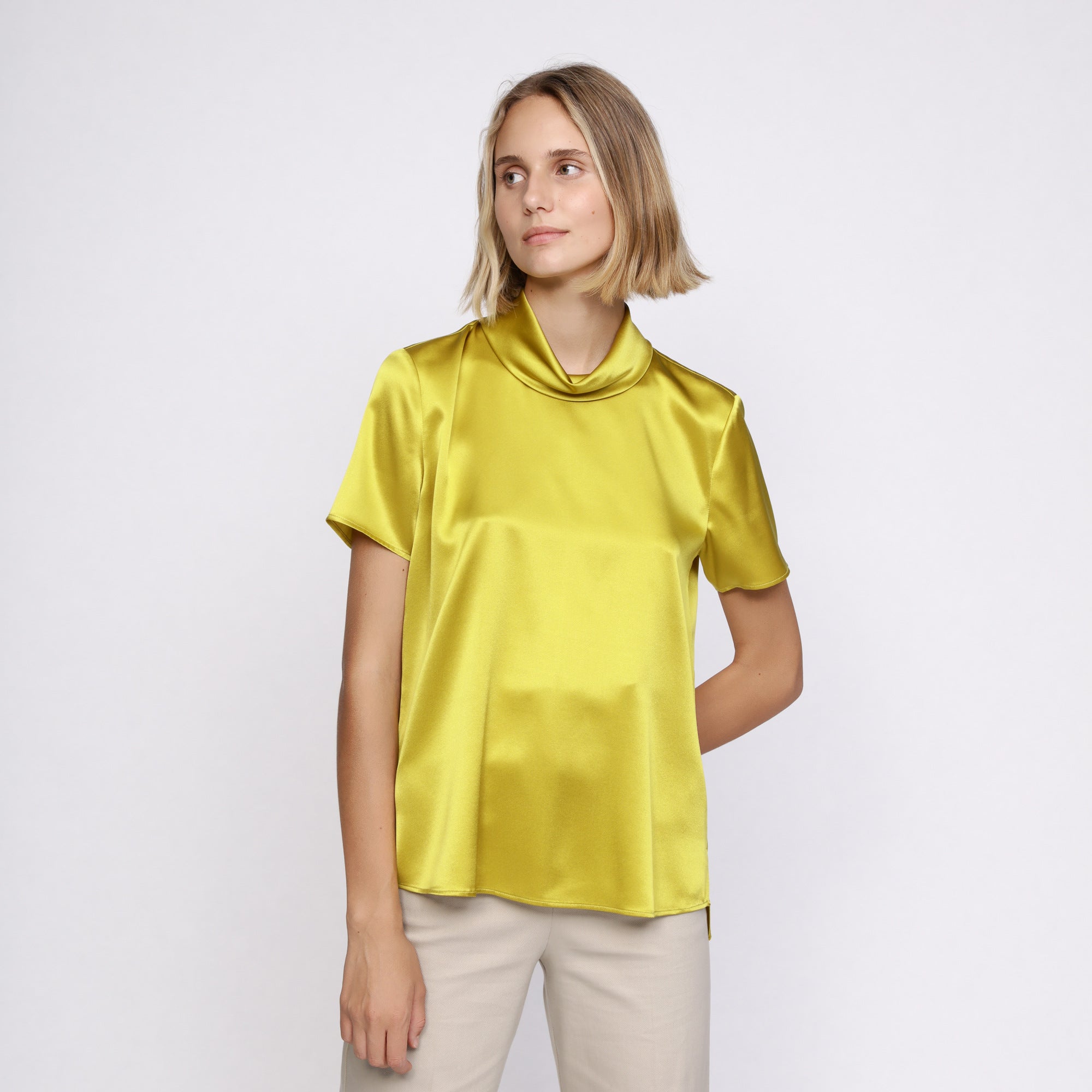 BOSS - blusa Ilesha - regular fit - collo alto - seta - giallo scuro