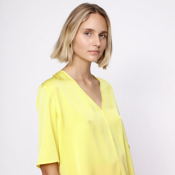 BOSS - blusa Ivala - regular fit - scollo a V - seta - giallo