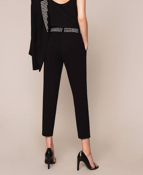 Pantaloni a sigaretta con borchie