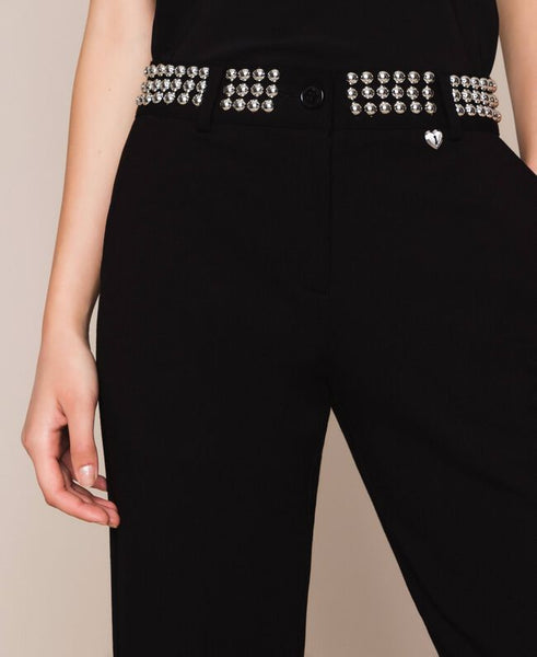 Pantaloni a sigaretta con borchie