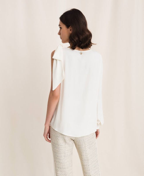 Blusa monospalla in misto seta