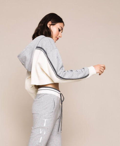 Maglia cropped con inserto in felpa e logo
