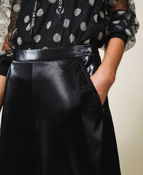 Pantaloni cropped in vernice