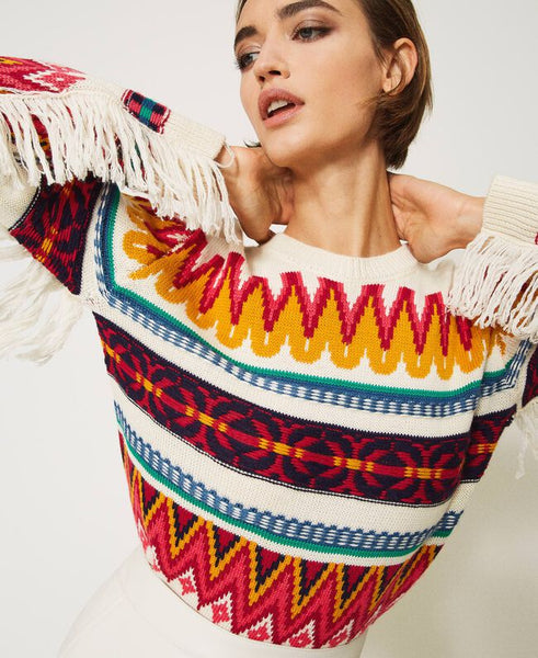 Maglia in misto lana jacquard con frange