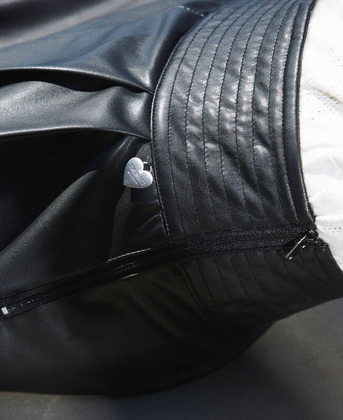 Shorts in similpelle a vita alta