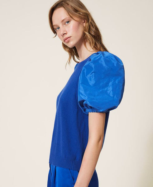 Maglia in misto lana con maniche in taffetà