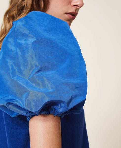 Maglia in misto lana con maniche in taffetà