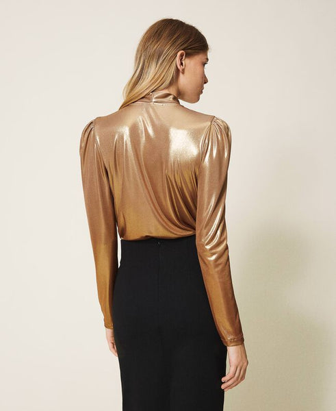 Blusa laminata con fusciacca