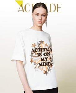 T-shirt con stampa glitter