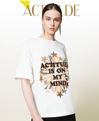 T-shirt con stampa glitter