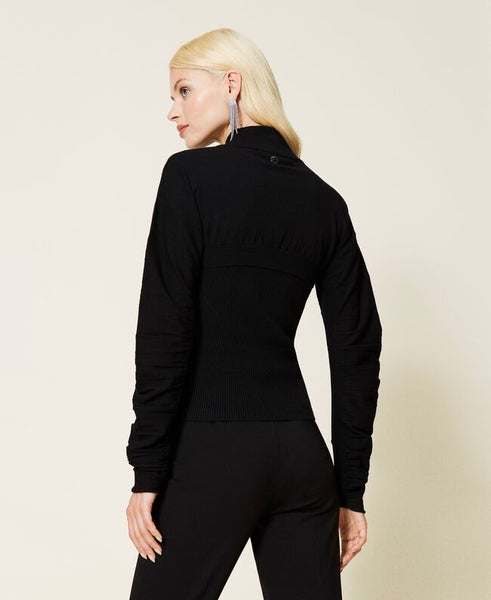 Top a costine e maglia cropped