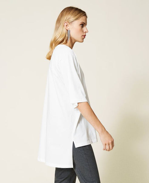 T-shirt con logo ricamato