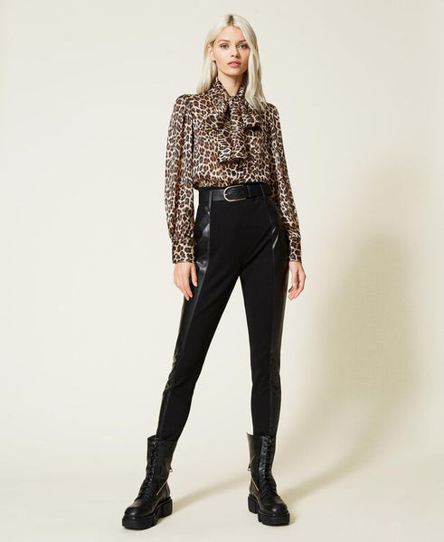 Pantaloni skinny a vita alta