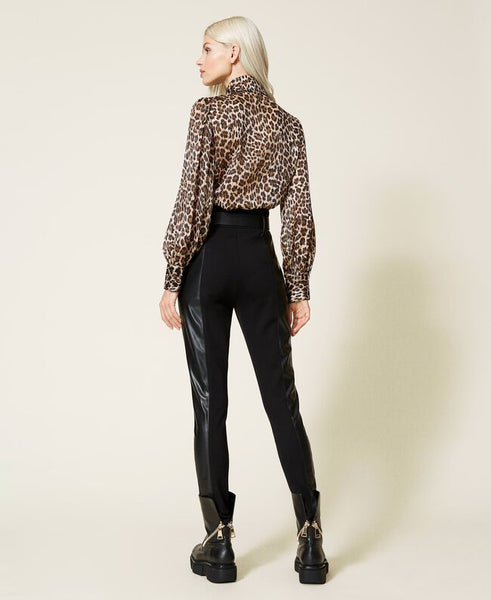Pantaloni skinny a vita alta