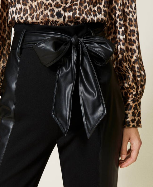 Pantaloni skinny a vita alta