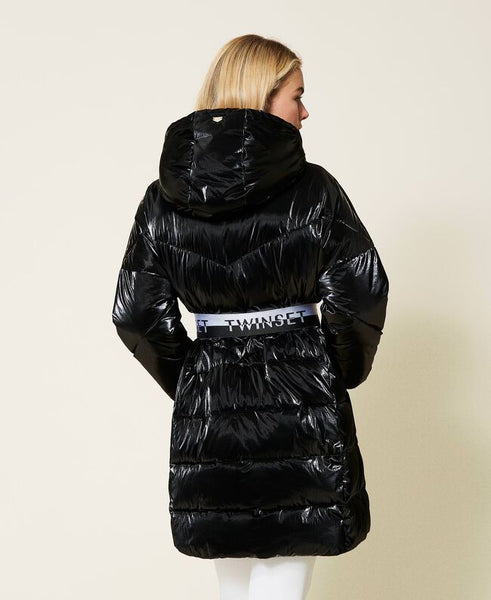 Piumino con cintura logata