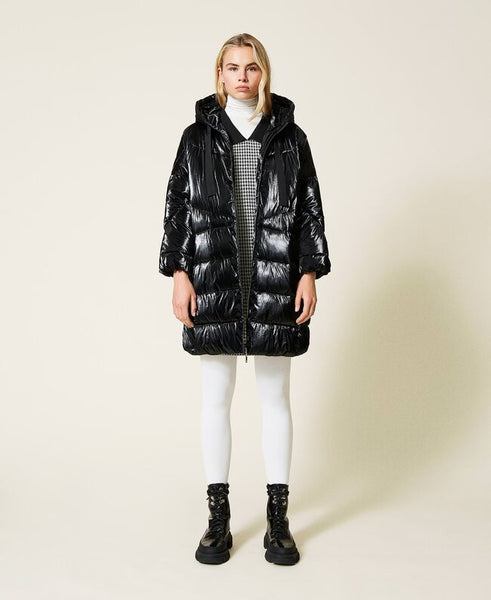 Piumino con cintura logata