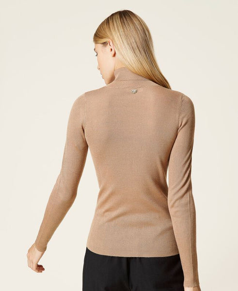 Maglia lupetto a costine con impunture