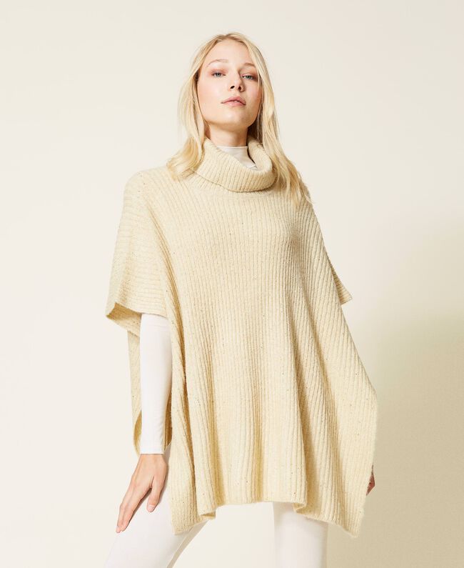 Poncho in maglia con paillettes