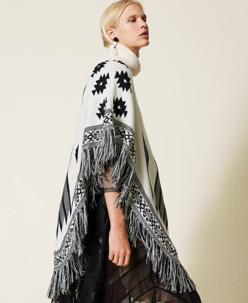 Poncho jacquard con frange