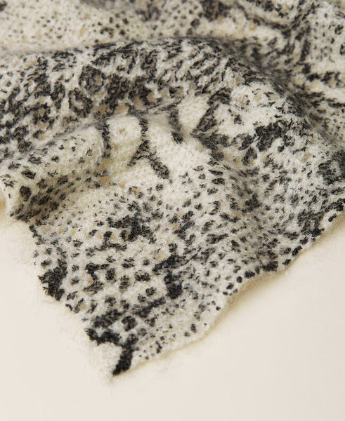 Sciarpa in maglia traforata animalier