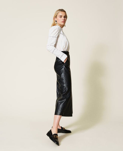 Pantaloni cropped in tessuto spalmato
