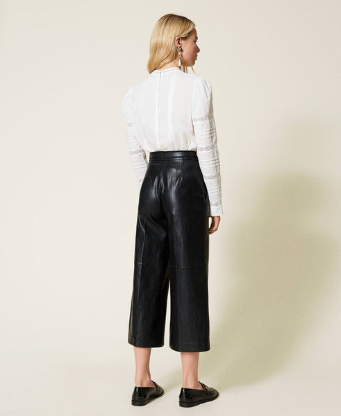 Pantaloni cropped in tessuto spalmato