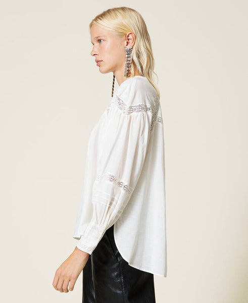 Camicia in mussola con ricamo