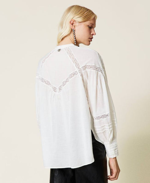 Camicia in mussola con ricamo
