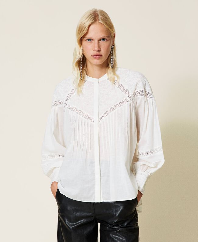 Camicia in mussola con ricamo