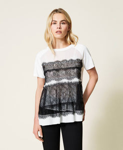 T-shirt con pizzo a contrasto