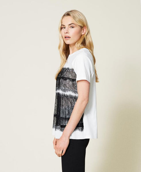 T-shirt con pizzo a contrasto