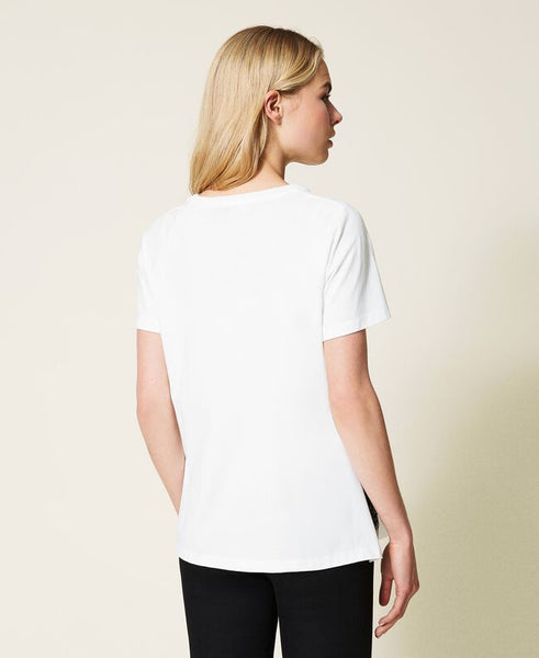 T-shirt con pizzo a contrasto