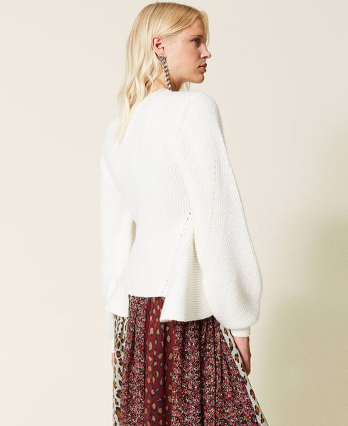 Maglia in misto lana con balze