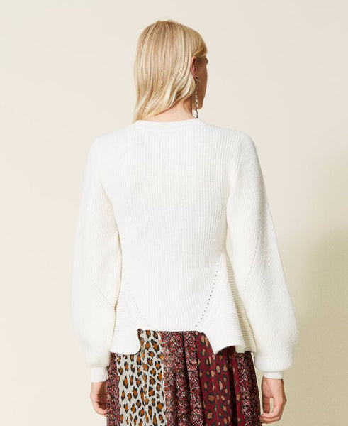 Maglia in misto lana con balze
