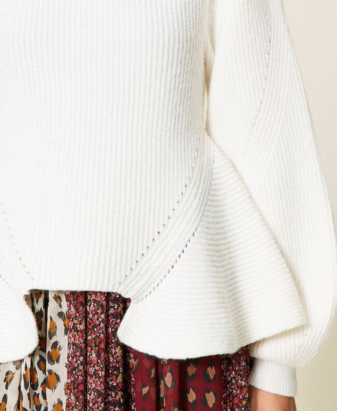 Maglia in misto lana con balze
